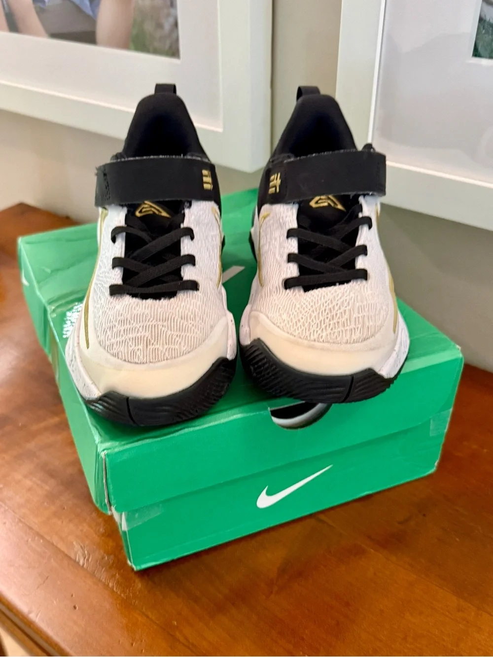 Nike Kids' Grade School Immortality 4 Basketball Shoes size 1